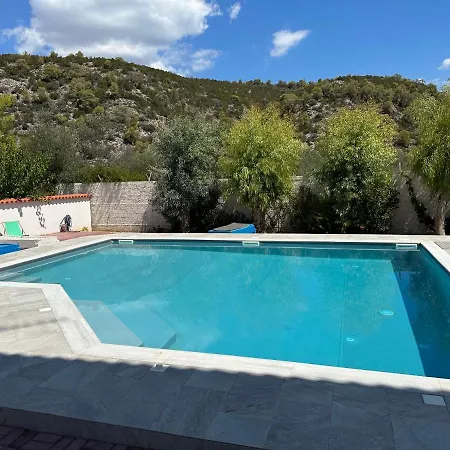 Apartment Clara Ano Almiri